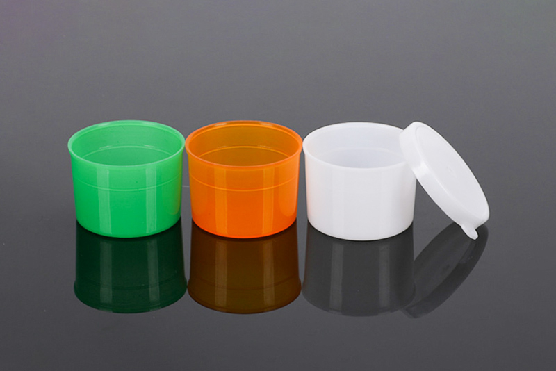 Пластиковая трехцветная чашка для лекарств